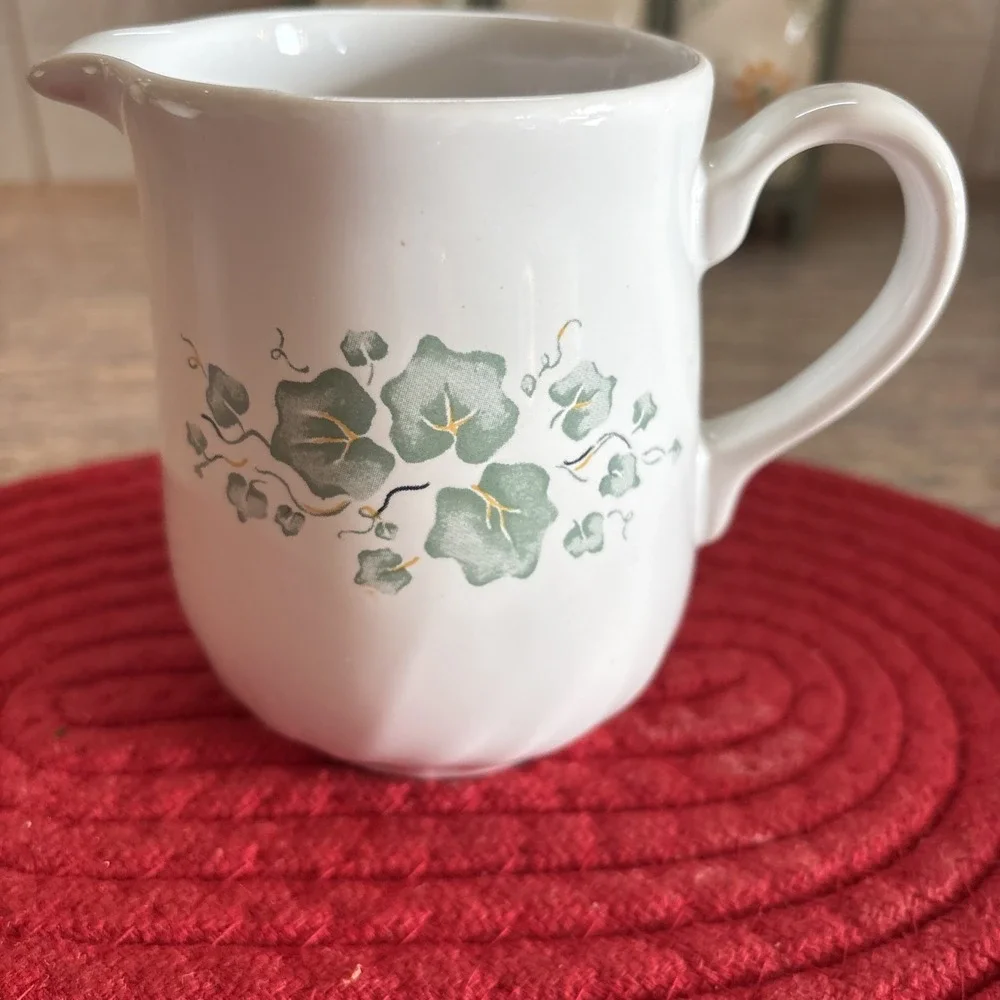 Corelle Corning Callaway Ivy Creamer